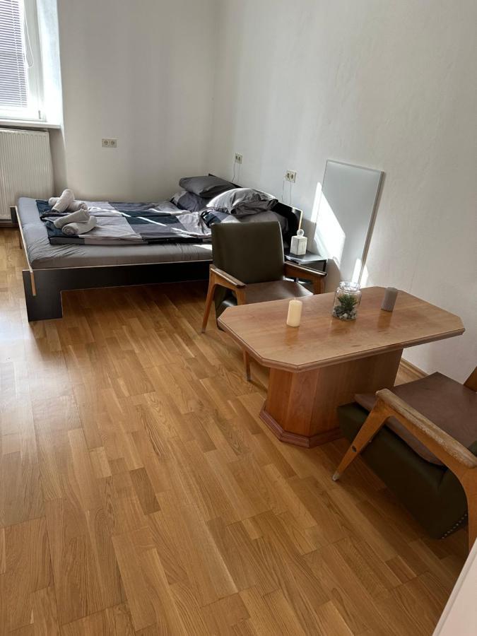 Central Plaza Mini Apartment 1 Bruck an der Leitha Eksteriør billede